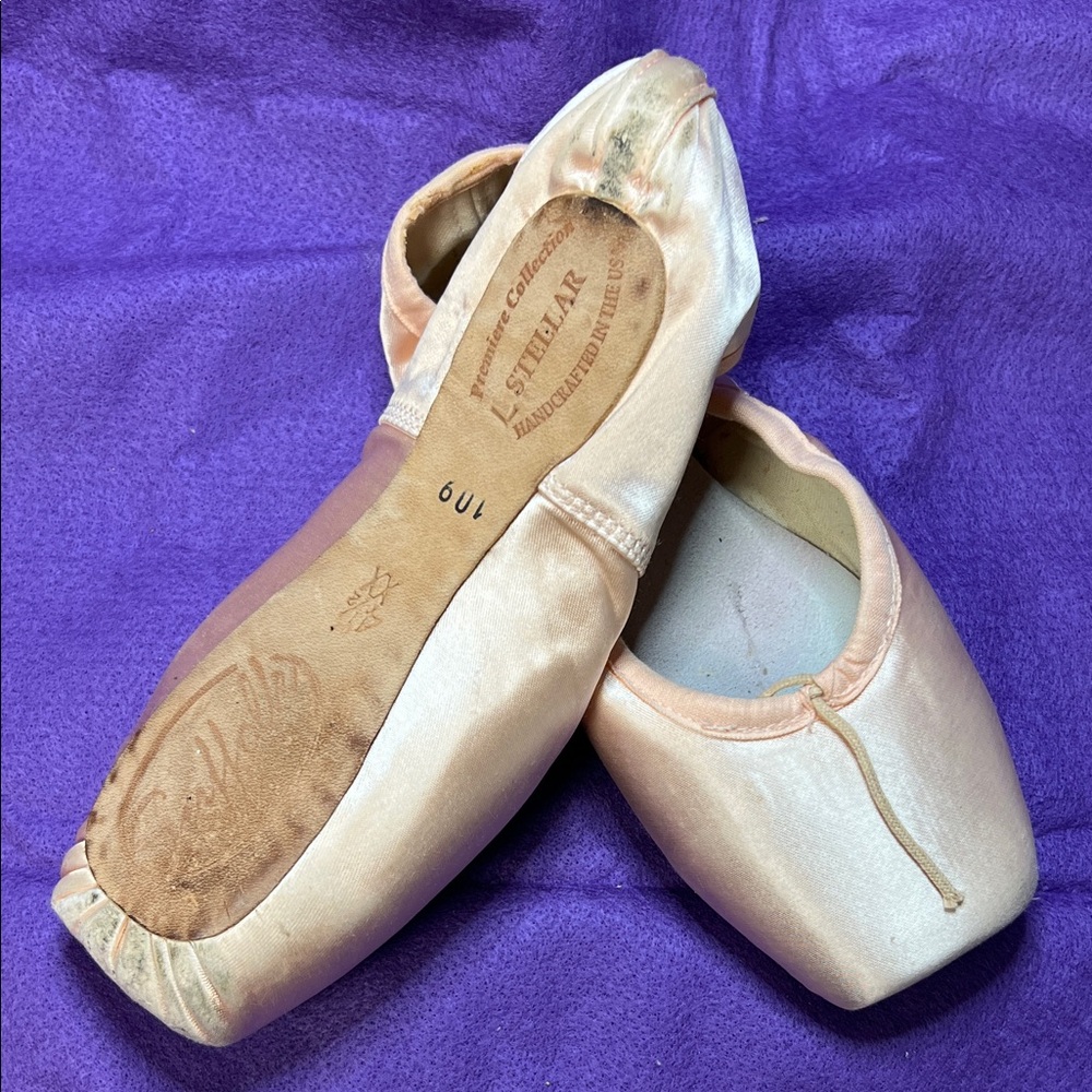 Suffolk Stellar 4.5XX Lightly Used Pointe Shoes